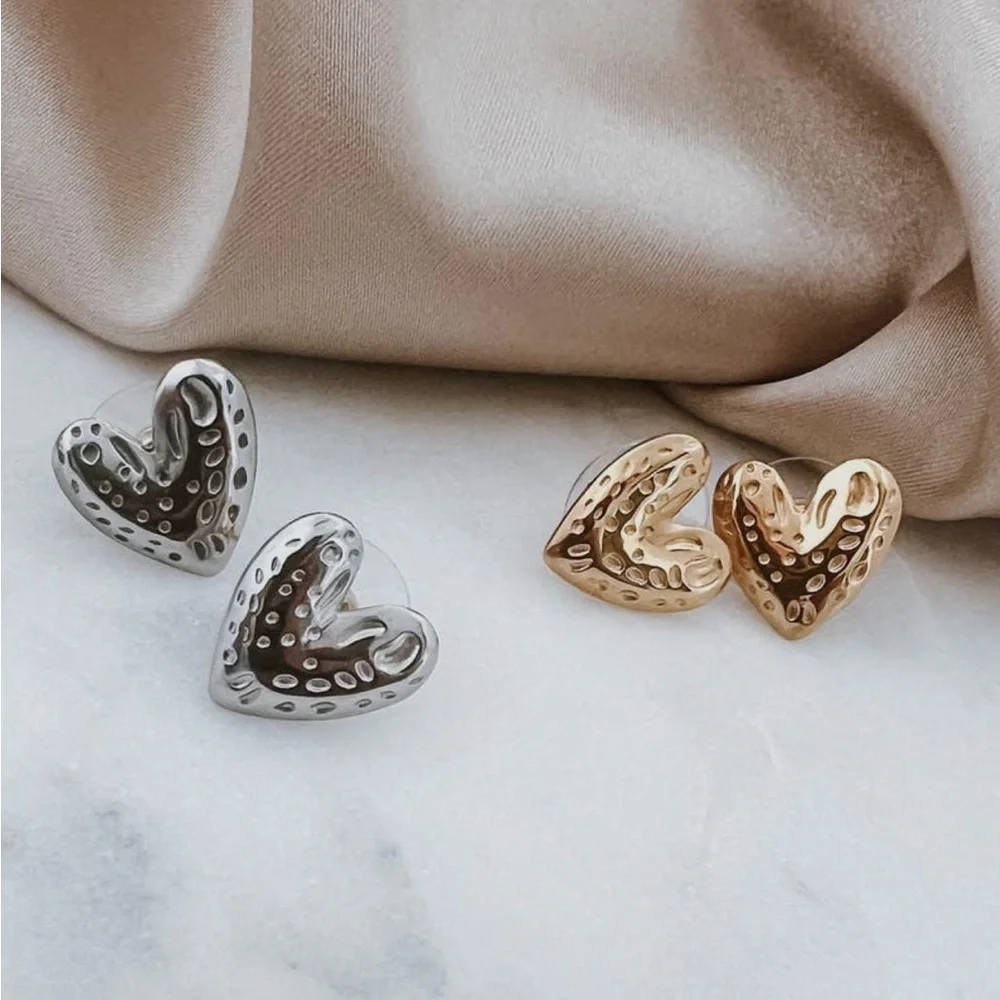 Heart studs - Picture 4 of 5